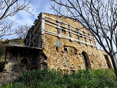 Foto Rustico a Monterubbiano Centro di 110 m² con 1 locali in vendita