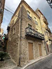Foto Casa indipendente a Naro di 120 m² con 6 locali in vendita
