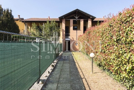 Foto Appartamento a Daverio Centro di 75 m² con 3 locali in vendita