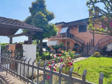 Foto Villa bifamiliare a Eraclea Crepaldo di 265 m² con 8 locali in vendita