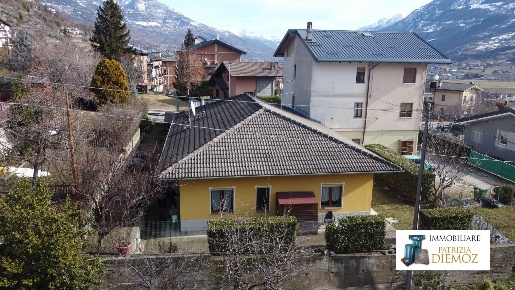 Foto Casa indipendente in Fr. Le Montan, Sarre di 171 m² con 7 locali