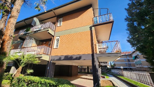 Foto Appartamento in VIA ANAGNINA 318, Roma Anagnina di 120 m² con 4 locali