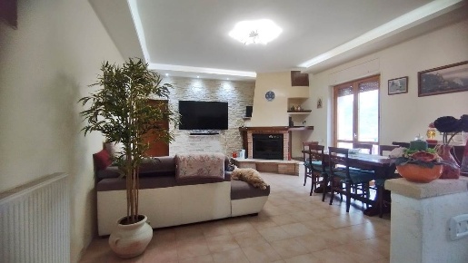 Foto Appartamento in via aldo moro, Arcinazzo Romano di 138 m² con 6 locali