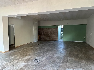 Foto Negozio in Via Sarti, Sesto Fiorentino Centro di 180 m² con 2 locali
