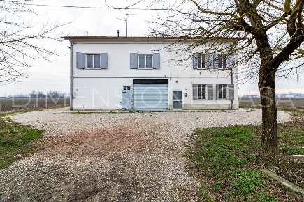 Foto Casa indipendente a Camposanto di 278 m² con 14 locali in vendita