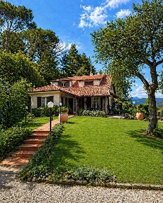 Foto Villa unifamiliare a Camporosso Centro di 160 m² con 6 locali