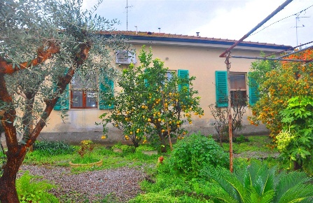 Foto Villa unifamiliare a Rosignano Marittimo Vada di 165 m² con 6 locali