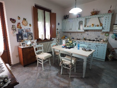 Foto Villa bifamiliare a Pistoia Sant'Agostino di 220 m² con 8 locali