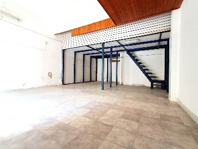 Foto Negozio a Iglesias Centro di 58 m² con 1 locali in vendita