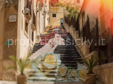 Foto Appartamento in Via Roma 162, Noto Centro di 128 m² con 6 locali