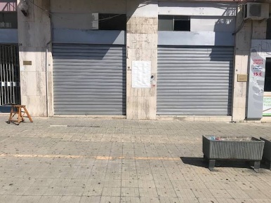 Foto Negozio in Via delle medaglie d'oro, Cosenza Centro di 100 m²