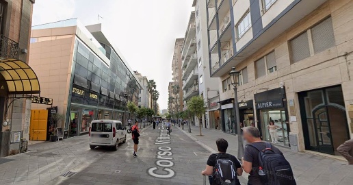Foto Attività commerciale a Salerno Centro di 220 m² con 2 locali
