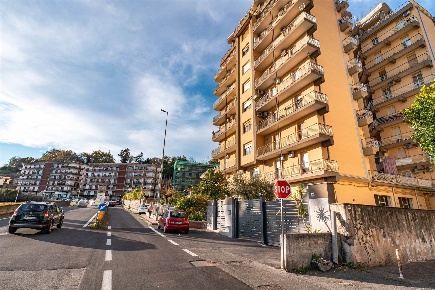 Foto Appartamento in Via Etnea 46, Gravina di Catania Centro di 140 m²