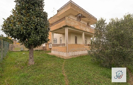 Foto Villa bifamiliare a Anzio Stazione Lavinio di 134 m² con 5 locali