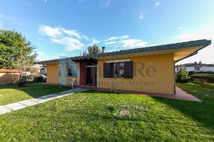 Foto Casa indipendente a Carbonera Vascon di 191 m² con 10 locali