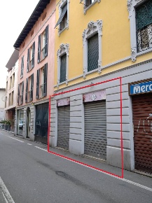 Foto Negozio in Via Trombini 4, Gallarate Centro di 55 m² con 1 locali