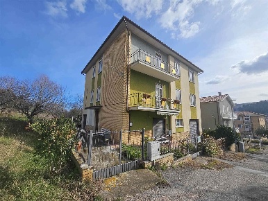 Foto Appartamento a San Severino Marche Centro di 250 m² con 10 locali