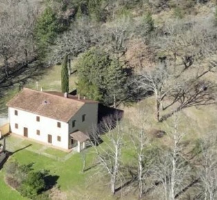 Foto Villa unifamiliare a Scarperia e San Piero di 371 m² con 10 locali