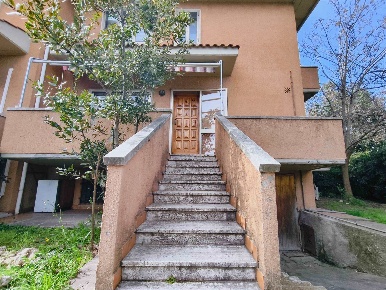 Foto Appartamento a Cecina Cecina Centro di 96 m² con 6 locali in vendita