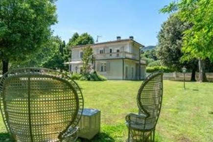 Foto Villa unifamiliare a Lucca Santa Maria del Giudice di 389 m²