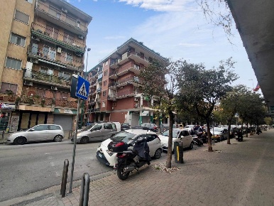 Foto Negozio a Napoli Soccavo di 30 m² con 1 locali in vendita