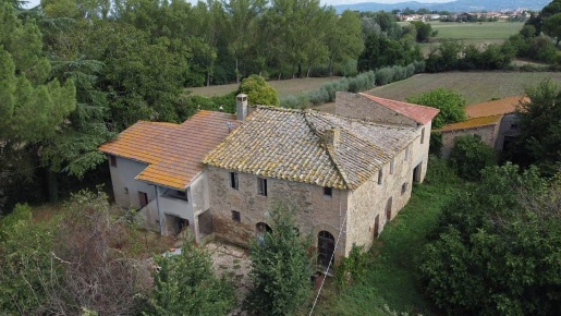 Foto Rustico in Via San Simone, Bettona di 650 m² con 20 locali in vendita