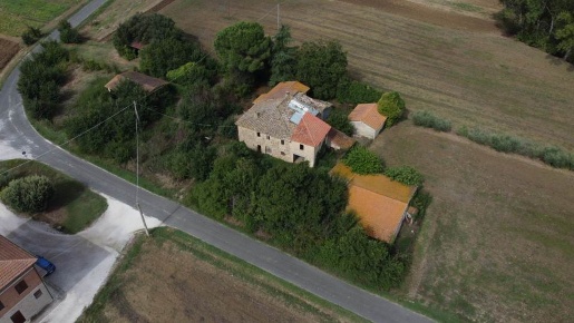 Foto Rustico in Via San Simone, Bettona di 650 m² con 20 locali in vendita