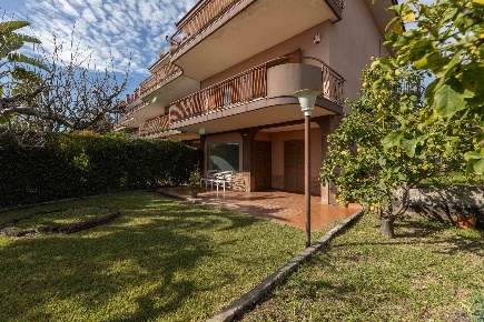 Foto Villa unifamiliare a Catania Barriera - Leucatia di 325 m² in vendita