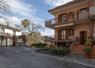 Foto Villa unifamiliare a Catania Barriera - Leucatia di 325 m² in vendita