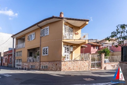 Foto Casa indipendente a Gravina di Catania Centro di 200 m² con 7 locali