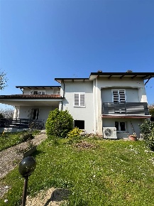 Foto Casa indipendente a Reggiolo di 330 m² con 12 locali in vendita