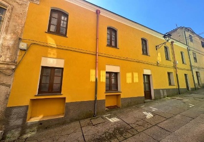 Foto Appartamento in VIA SULIS, Iglesias Centro di 114 m² con 10 locali
