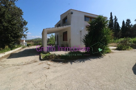 Foto Villa unifamiliare a Paceco di 130 m² con 4 locali in vendita