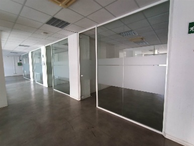 Foto Ufficio a Palermo Resuttana di 752 m² con 18 locali in vendita