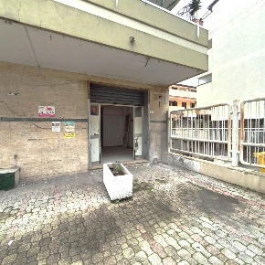 Foto Attività commerciale in VIA S. D' ACQUISTO 19, Caserta Petrarelle