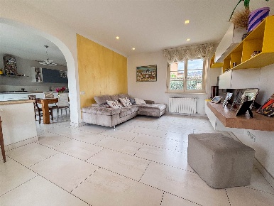 Foto Villa bifamiliare a Camaiore Capezzano Pianore di 100 m² con 5 locali