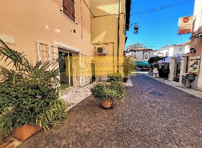 Foto Negozio a Lazise Centro di 90 m² con 3 locali in vendita
