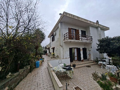 Foto Villa unifamiliare in VIA DELLE FRAGOLE  7, Nemi di 300 m² in vendita
