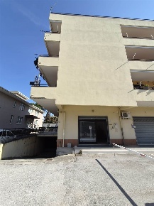 Foto Negozio a Pontecagnano Faiano Pontecagnano di 99 m² in vendita