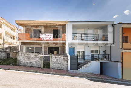 Foto Villa bifamiliare a Sinnai di 166 m² con 4 locali in vendita