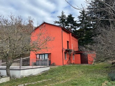 Foto Rustico a San Benedetto Val di Sambro di 220 m² con 4 locali