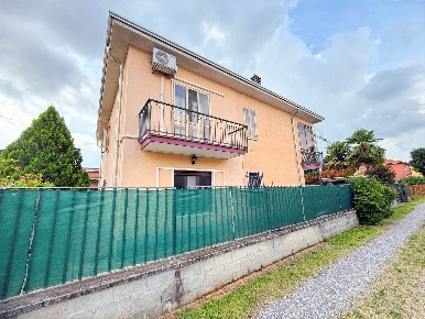 Foto Villa unifamiliare in via matteotti 49, Ferno Centro di 226 m²