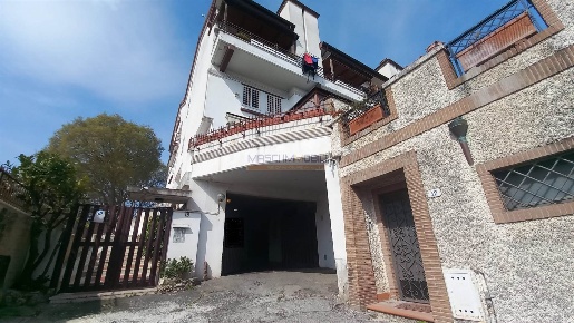 Foto Garage in Via Giovanni Amendola 9, Fiano Romano di 29 m² con 1 locali