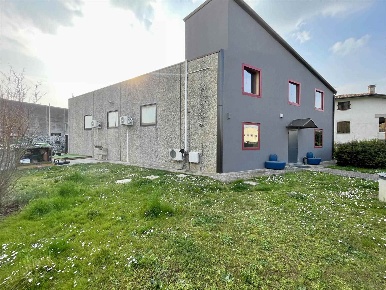 Foto Magazzino a Curtatone Levata di 230 m² con 3 locali in affitto