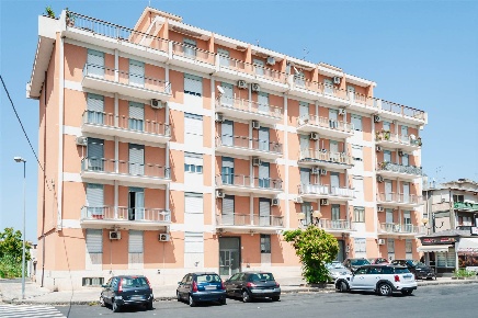 Foto Appartamento in Via Casmene 19, Lentini di 122 m² con 4 locali