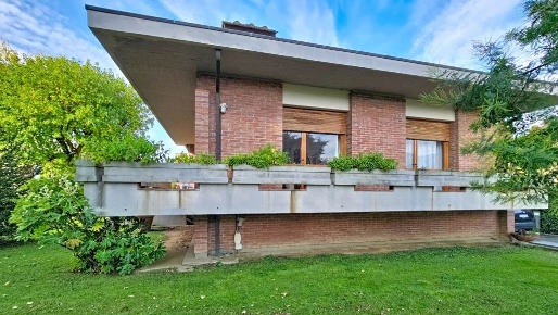 Foto Villa unifamiliare in via Paolinelli, Capannori Marlia di 400 m²