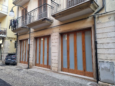 Foto Negozio in VIA TRIPOLI, Atripalda di 75 m² con 2 locali in affitto