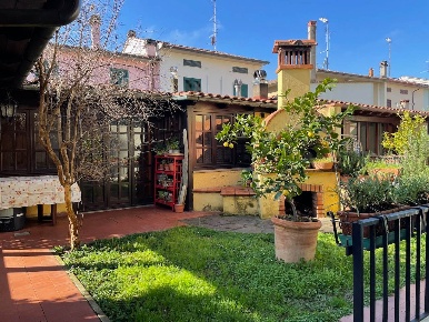 Foto Casa indipendente in Via Ortigara, Prato Narnali - Viaccia di 225 m²