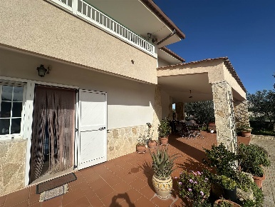 Foto Villa unifamiliare a Grottaglie di 230 m² con 8 locali in vendita