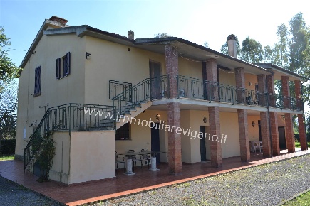 Foto Rustico a Orbetello di 300 m² con 16 locali in vendita
